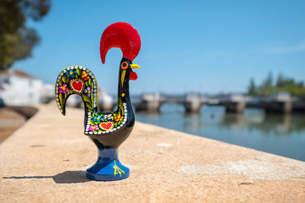 Esse e o Galo de Barcelos. O icone da Cultura Portugesa.