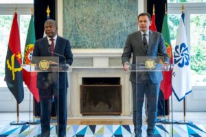 Luis Monte Negro e Presidente Angolano, num encontro sobre a Lei da Nacionalidade