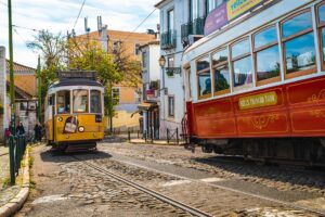 Um transporte usado para conhecer portugal e as grandes cidades.