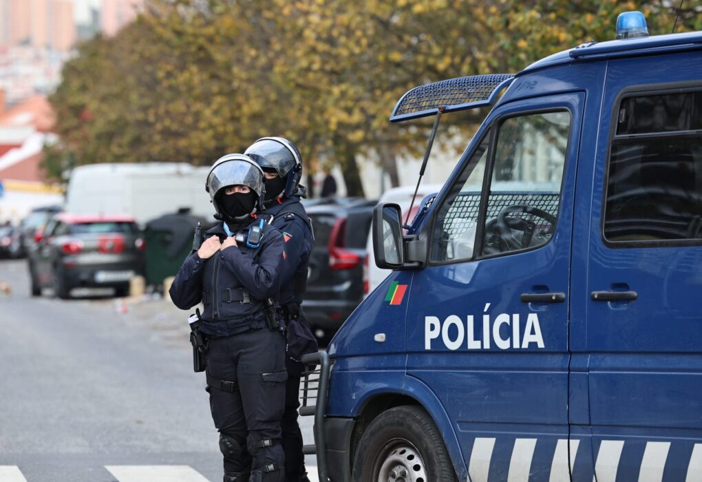 Mega-operação no Centro Comercial Babilónia, na Amadora